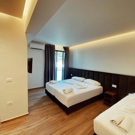 Adriatik Hotel Vlore Exterior photo