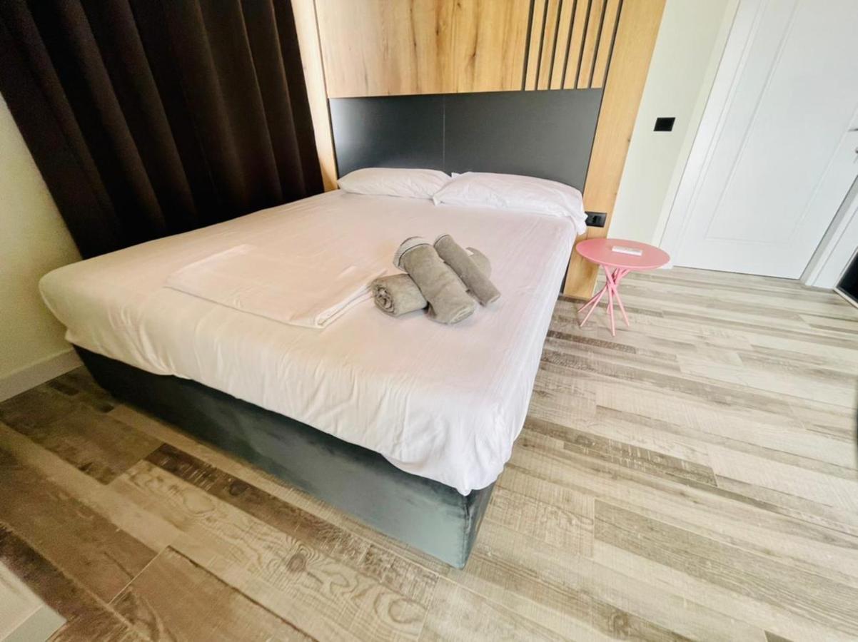 Adriatik Hotel Vlore Exterior photo