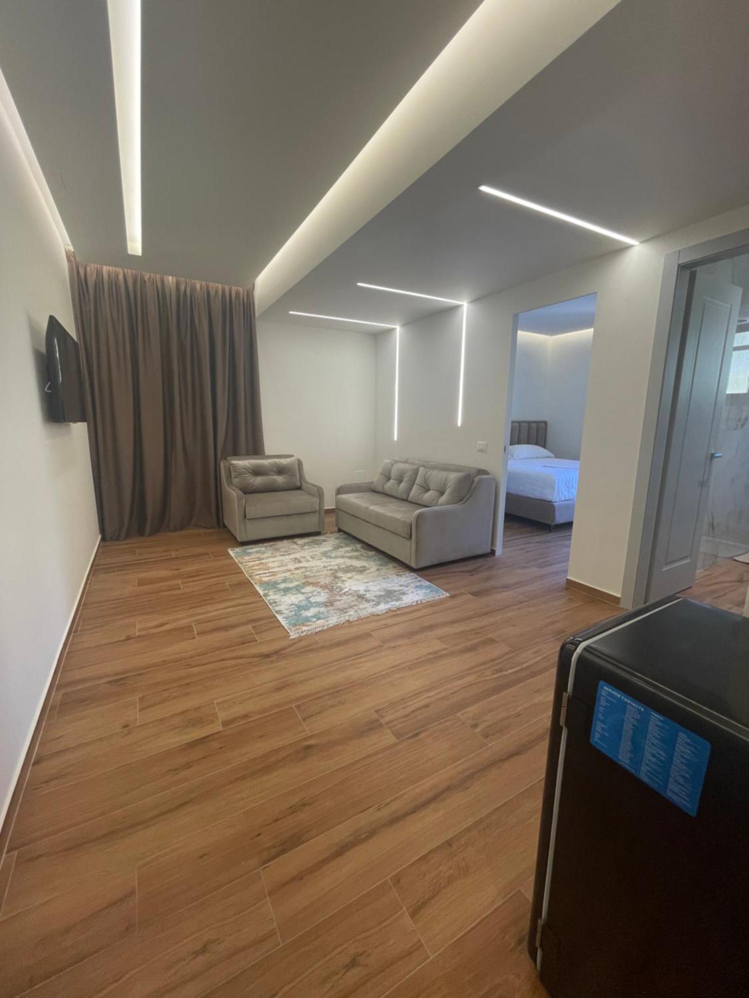 Adriatik Hotel Vlore Exterior photo