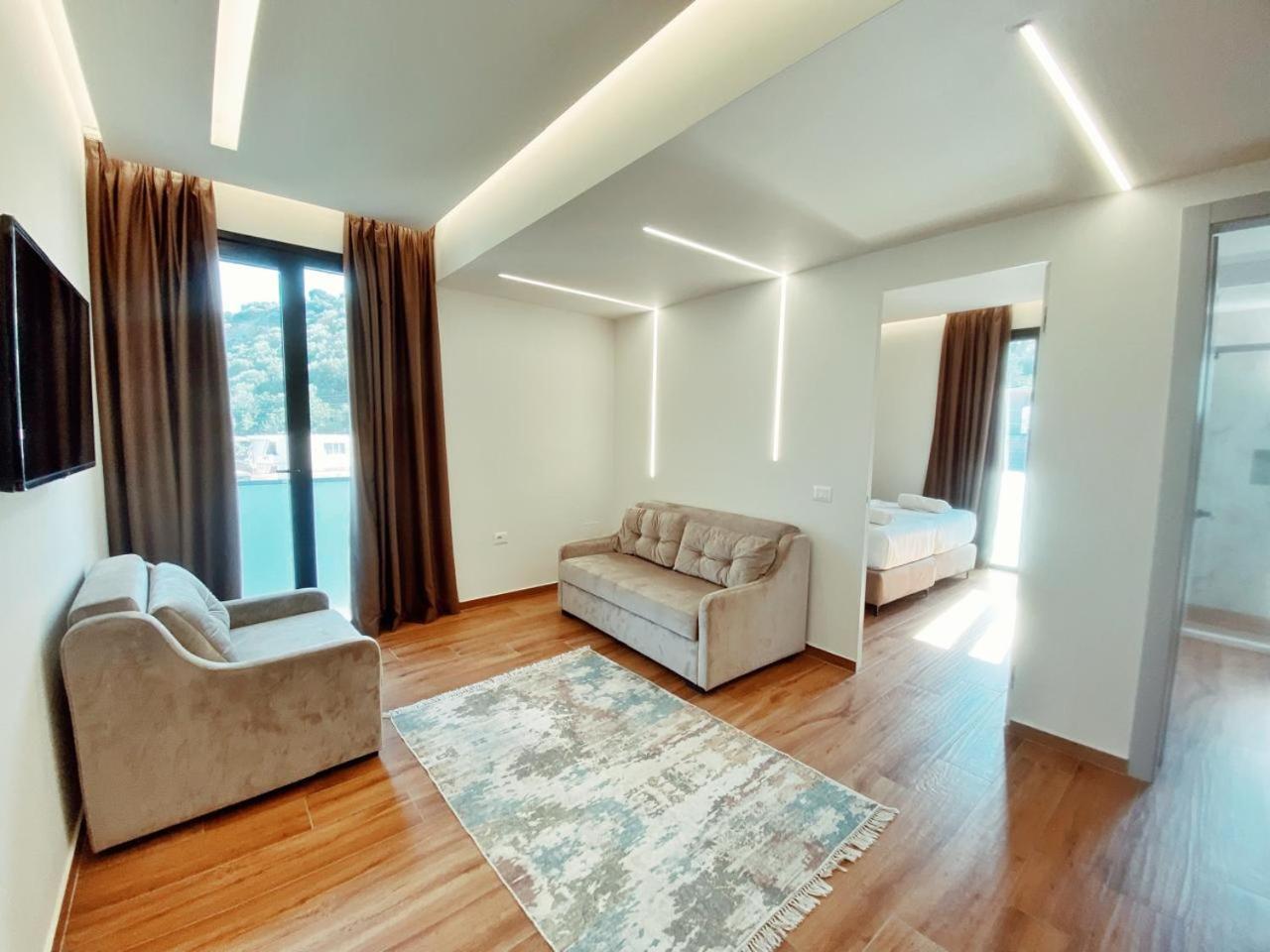 Adriatik Hotel Vlore Exterior photo