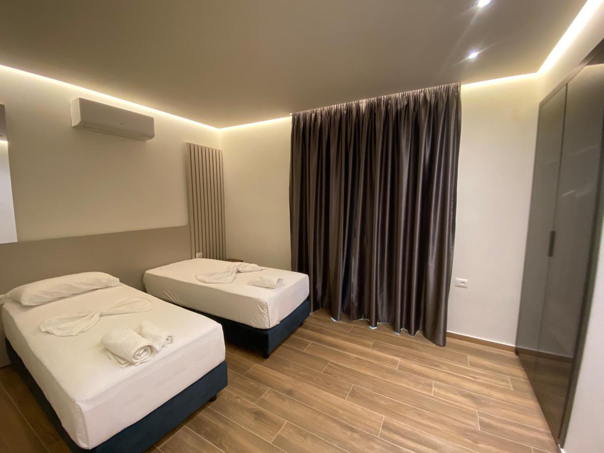 Adriatik Hotel Vlore Exterior photo