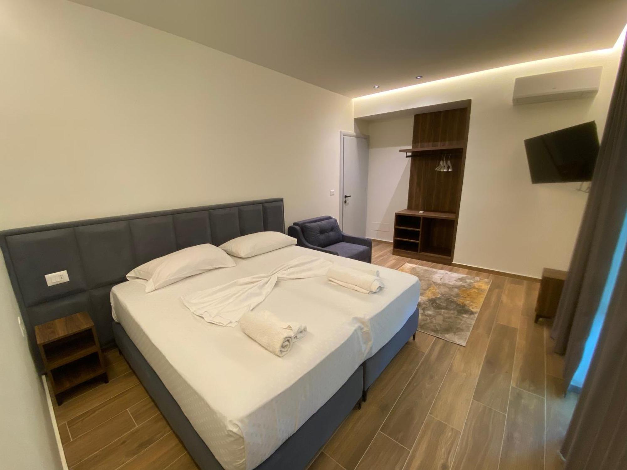 Adriatik Hotel Vlore Exterior photo